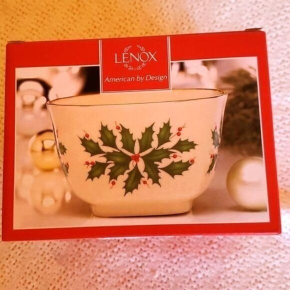 Lenox Holiday Archive 4.5" Candy/Nut Bowl - Picture 1 of 7